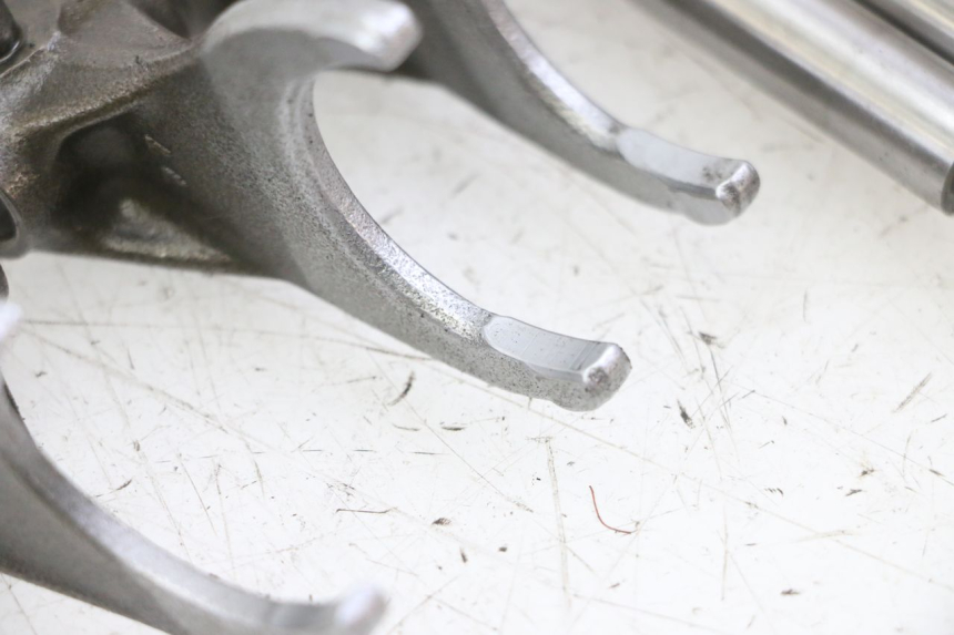 photo de FOURCHETTE BOITE KAWASAKI KX F KXF 450 (2009 - 2011) - Autre angle de vue