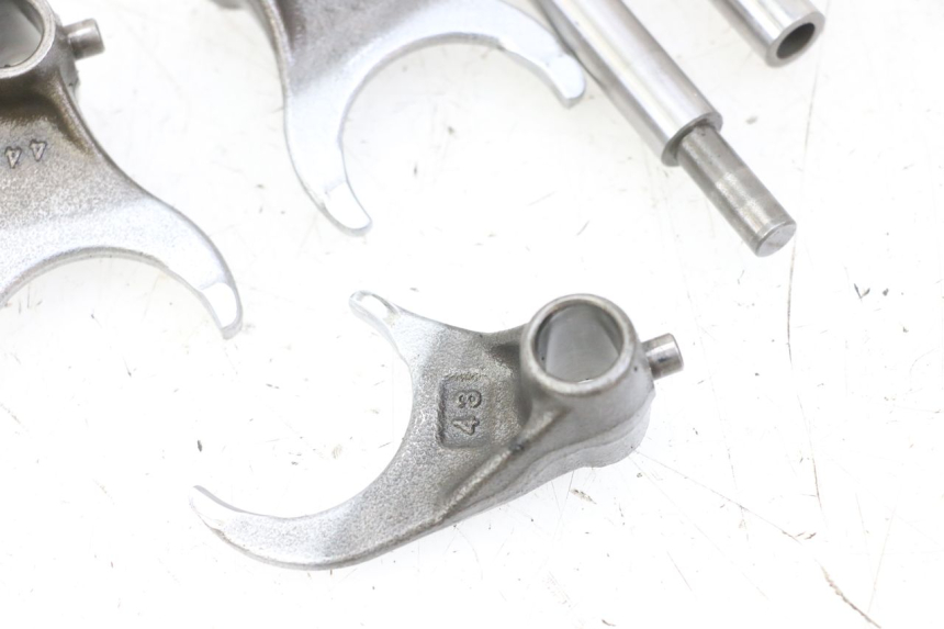 photo de FOURCHETTE BOITE KAWASAKI KX F KXF 450 (2009 - 2011) - Points de fixation