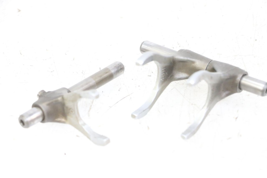 photo de FOURCHETTE BOITE YAMAHA FZS FAZER 600 (2001 - 2003) - Vue principale