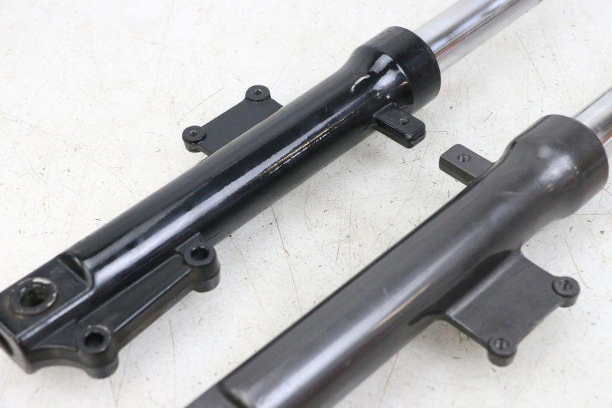 photo de FOURREAU FOURCHE KYMCO AGILITY 4T 50 (2018 - 2022) - Gros plan technique