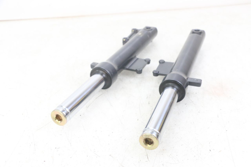 photo de FOURREAU FOURCHE KYMCO AGILITY 4T 50 (2018 - 2022) - Gros plan technique