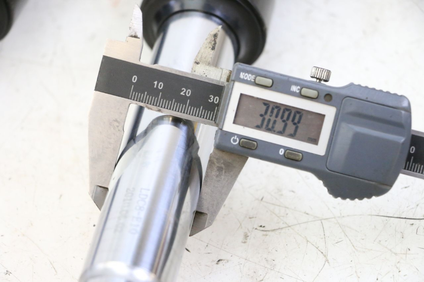 photo de Fork tube KYMCO AGILITY 4T 50 (2005 - 2018) - Zoom état d’usage