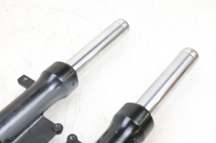 photo de FOURREAU FOURCHE KYMCO AGILITY 4T 50 (2018 - 2022) - Autre angle de vue