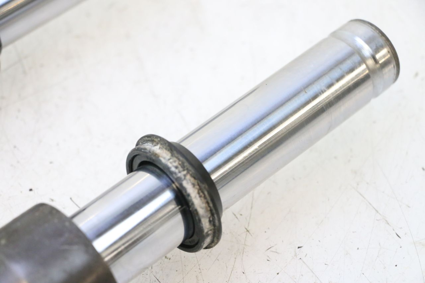 photo de Fork tube KYMCO AGILITY 4T 50 (2005 - 2018) - Vue rapprochée