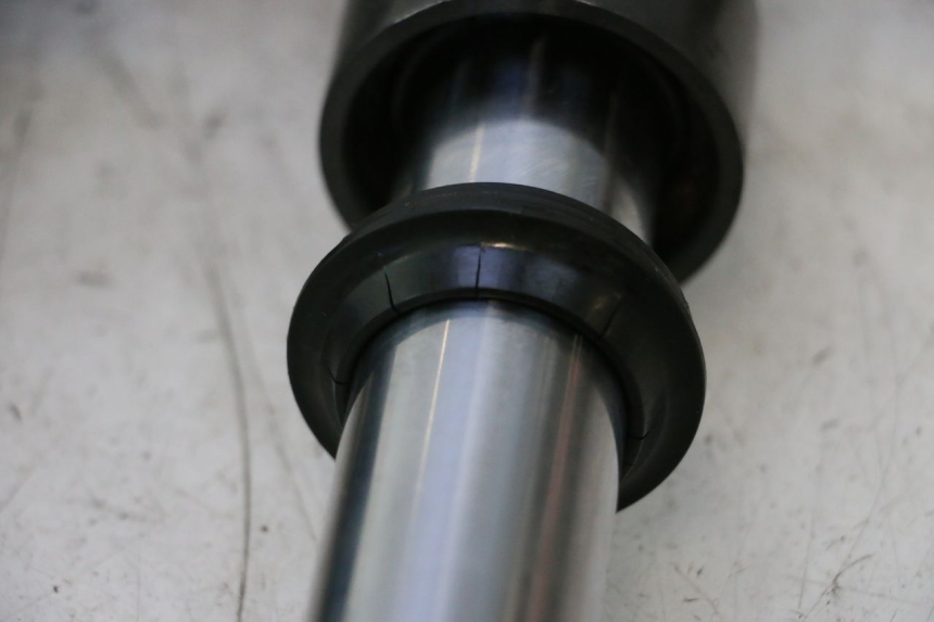 photo de Fork tube KYMCO AGILITY 4T 50 (2005 - 2018) - Vue d’ensemble