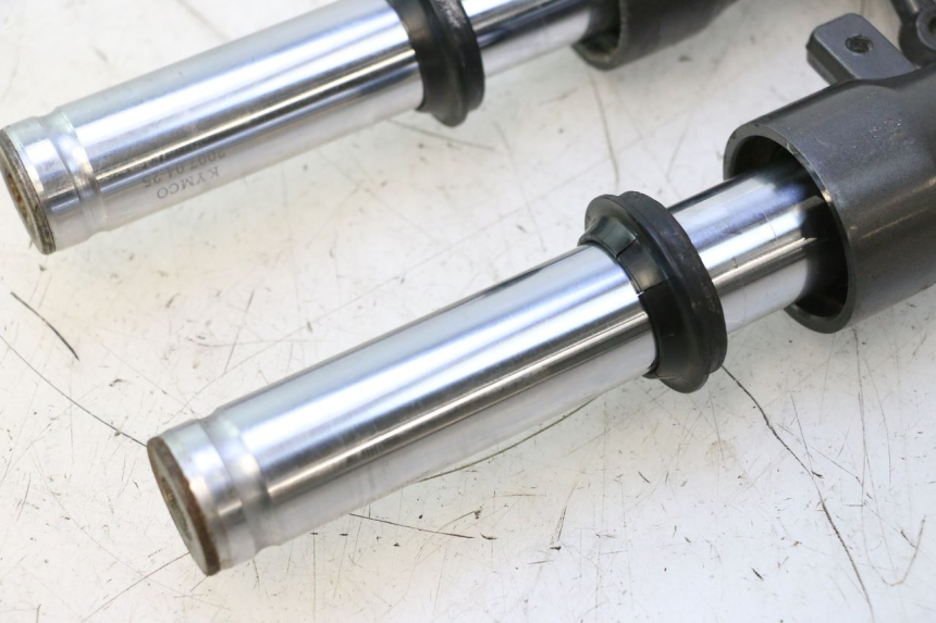 photo de Fork tube KYMCO AGILITY 4T 50 (2005 - 2018) - État de surface