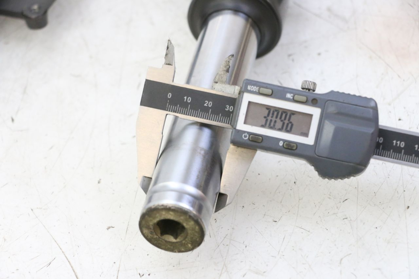 photo de FOURREAU FOURCHE KYMCO AGILITY NAKED RENOUVO 2T 50 (2011 - 2018) - Détail de la pièce