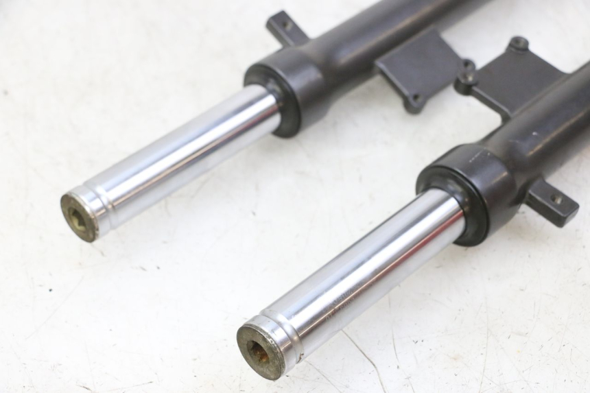 photo de FOURREAU FOURCHE KYMCO AGILITY NAKED RENOUVO 2T 50 (2011 - 2018) - Gros plan technique