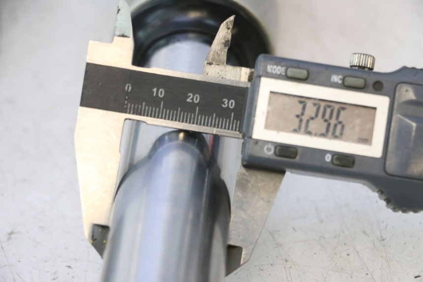 photo de FOURREAU FOURCHE SUZUKI BURGMAN 125 (2007 - 2014) - Détail de la pièce