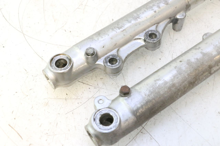 photo de FOURREAU FOURCHE HONDA CB TWO FIFTY 250 (1991 - 2002) - Détail de la pièce