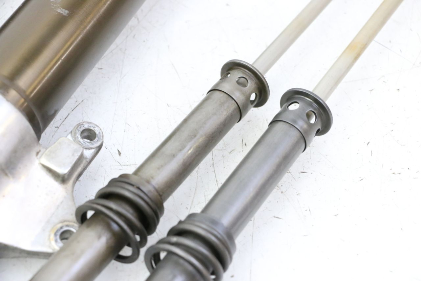 photo de FOURREAU FOURCHE HONDA CBR RR FIREBLADE 900 (1992 - 1994) - Inspection visuelle