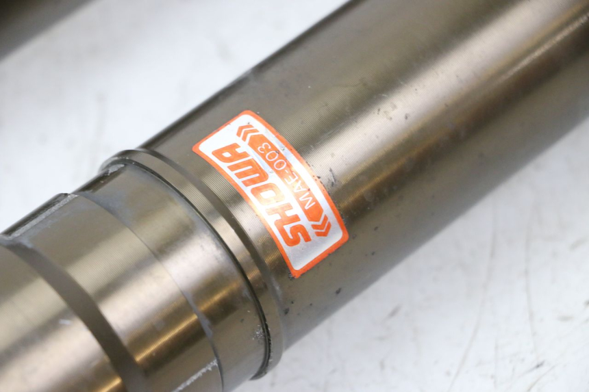 photo de FOURREAU FOURCHE HONDA CBR RR FIREBLADE 900 (1992 - 1994) - Points de fixation