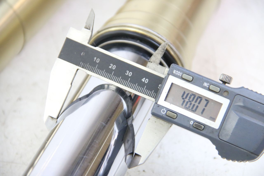 photo de FOURREAU FOURCHE HONDA CRF 250 (2010 - 2013) - Vue d’ensemble