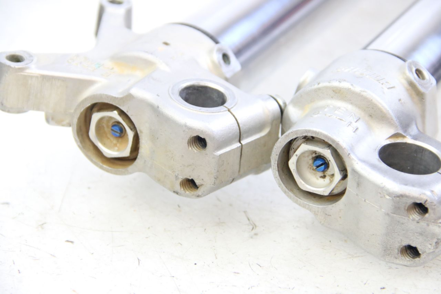 photo de FOURREAU FOURCHE HONDA CRF 250 (2010 - 2013) - Points de fixation