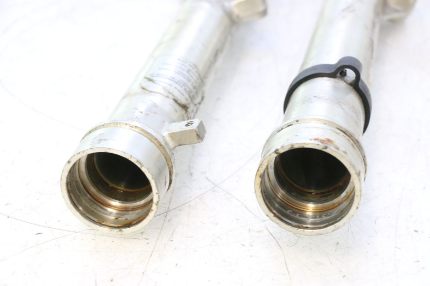 photo de FOURREAU FOURCHE SUZUKI DR S 600 (1985 - 1989) - Détail de la pièce