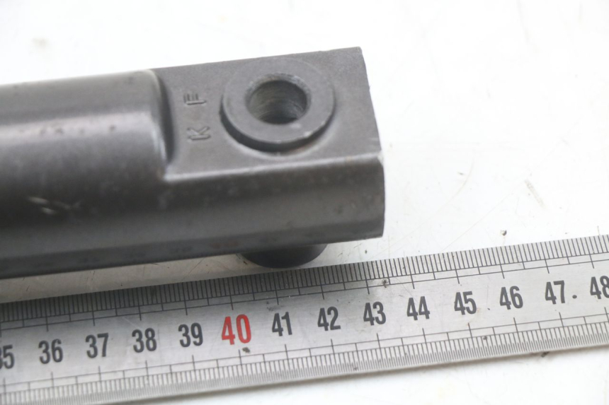 photo de FOURREAU FOURCHE DROIT KYMCO AGILITY 4T 50 (2005 - 2018) - Gros plan technique