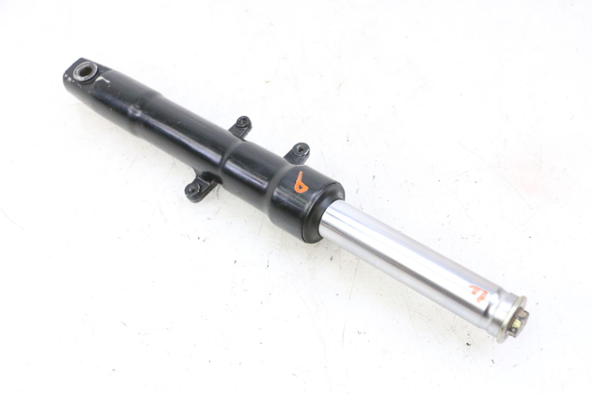 photo de FOURREAU FOURCHE DROIT ORCAL CAVARO 4T 50 (2019 - 2023) - Gros plan technique