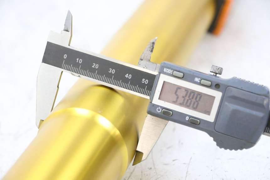 photo de FOURREAU FOURCHE DROIT BMW G310 R 310 (2016 - 2020) - Zoom état d’usage