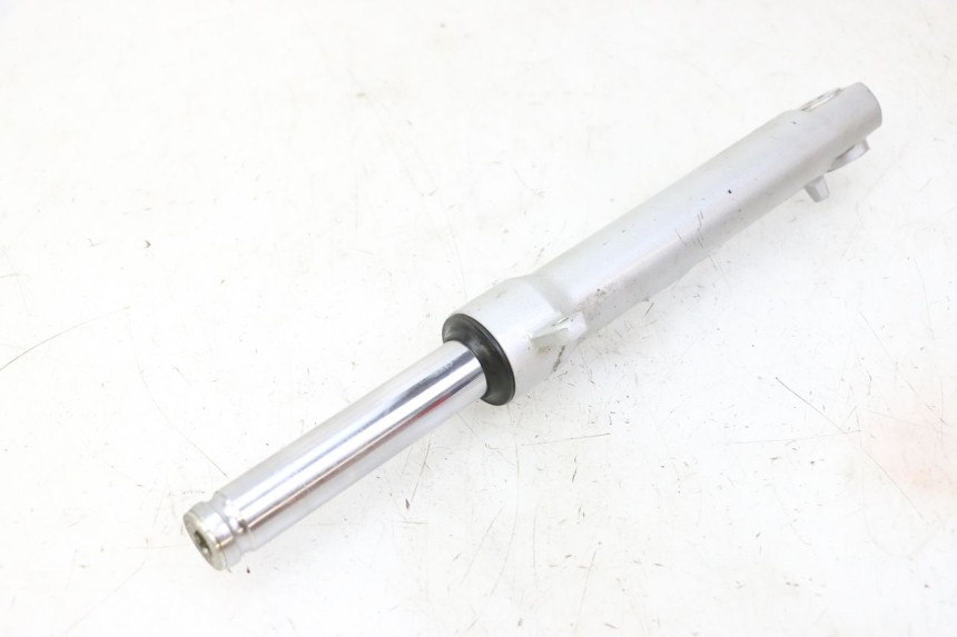 photo de FOURREAU FOURCHE DROIT PEUGEOT KISBEE 4T 50 (2018 - 2022) - Zoom état d’usage