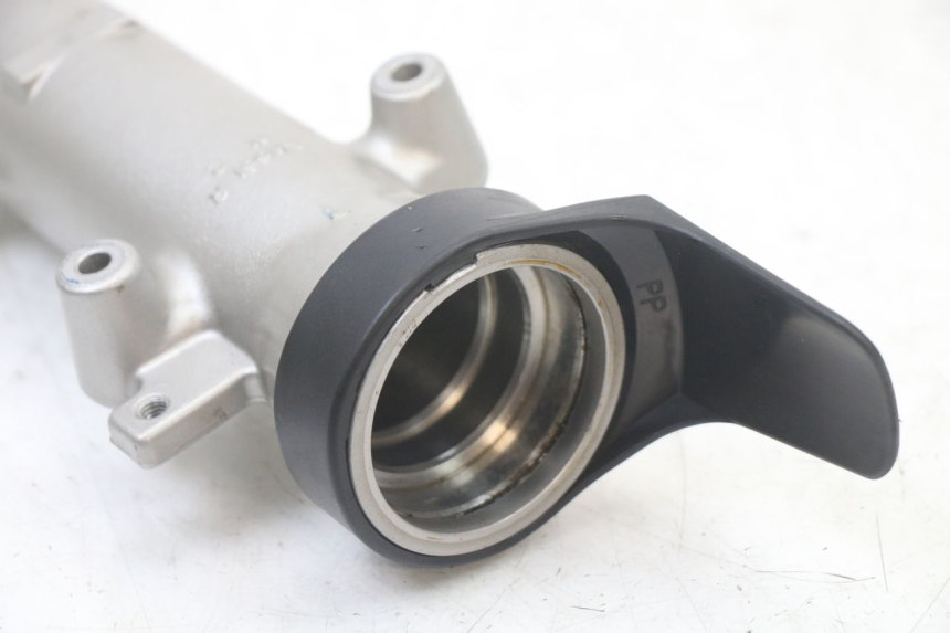 photo de FOURREAU FOURCHE DROIT SUZUKI GSF S BANDIT 600 (2000 - 2004) - Points de fixation