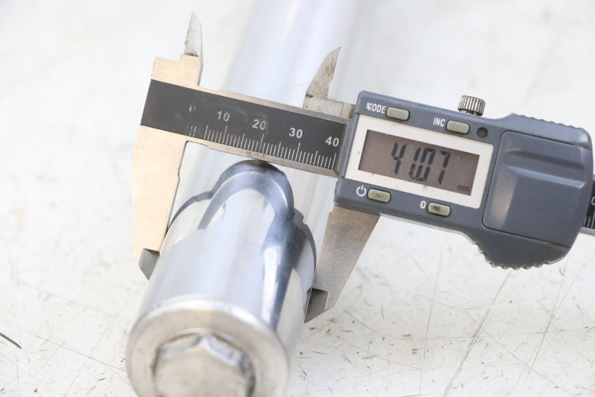 photo de FOURREAU FOURCHE DROIT SUZUKI SV N 650 (1999 - 2002) - Détail de la pièce