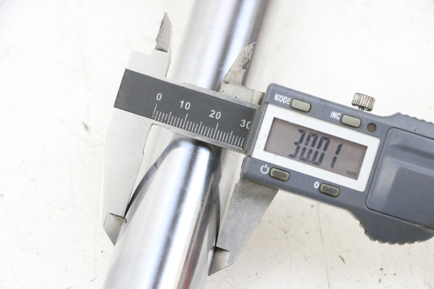 photo de FOURREAU FOURCHE DROIT YAMAHA TTR 125 (2000 - 2020) - Autre angle de vue