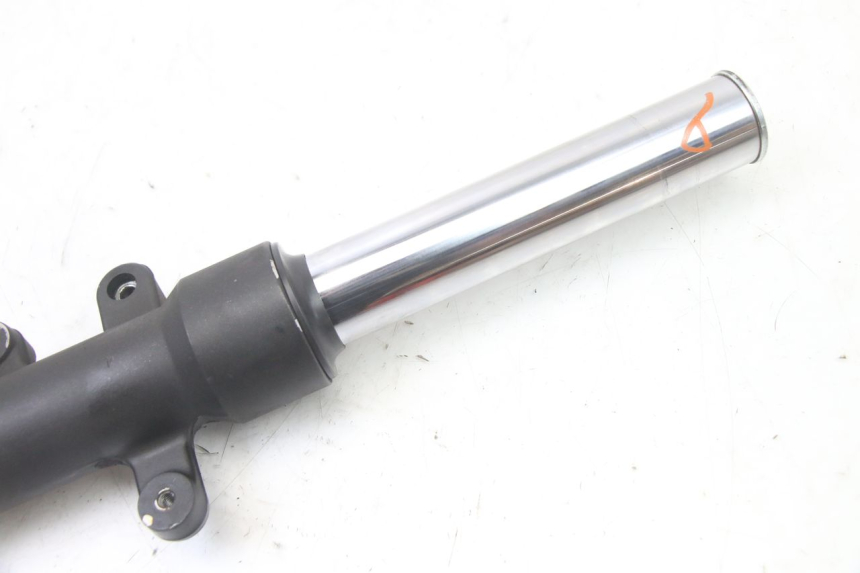 photo de FOURREAU FOURCHE DROIT YAMAHA X-MAX XMAX 125 (2010 - 2013) - Zoom état d’usage