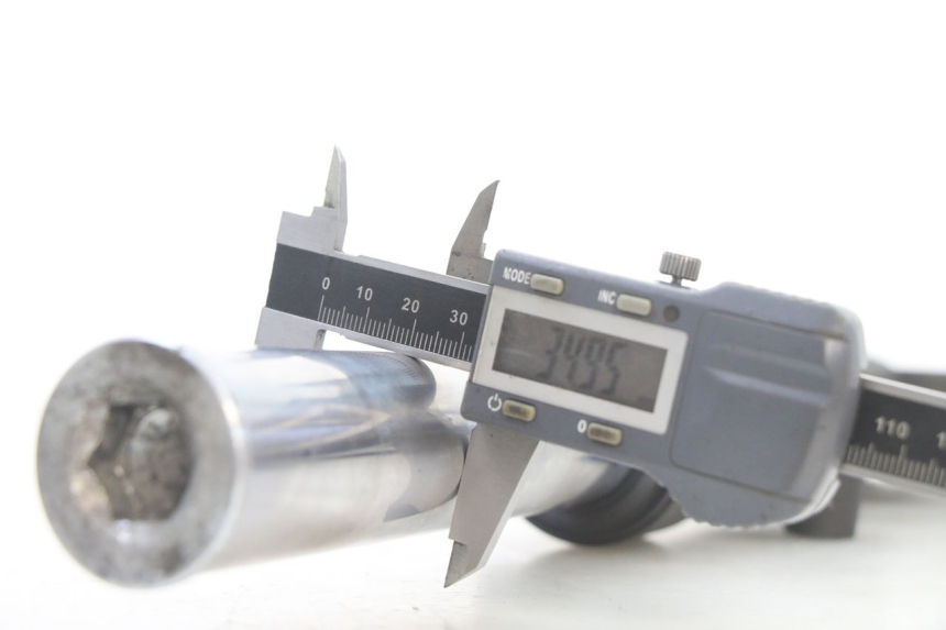 photo de FOURREAU FOURCHE DROIT YAMAHA X-MAX XMAX 125 (2010 - 2013) - Points de fixation