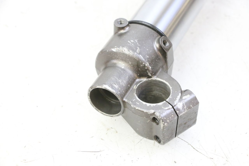 photo de FOURREAU FOURCHE DROIT YAMAHA YZF YZ-F 450 (2014 - 2016) - Vue rapprochée