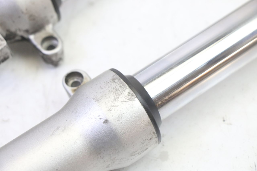 photo de FOURREAU FOURCHE HONDA FES S-WING SWING ABS 125 (2007 - 2015) - Points de fixation