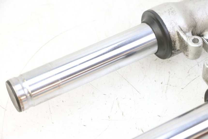 photo de FOURREAU FOURCHE HONDA FES S-WING SWING ABS 125 (2007 - 2015) - Autre angle de vue