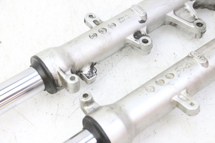 photo de FOURREAU FOURCHE HONDA FES S-WING SWING ABS 125 (2007 - 2015) - Points de fixation