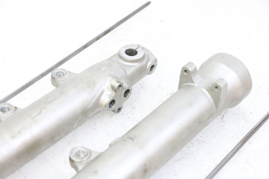 photo de FOURREAU FOURCHE YAMAHA FJ 36Y 1100 (1984 - 1985) - Points de fixation