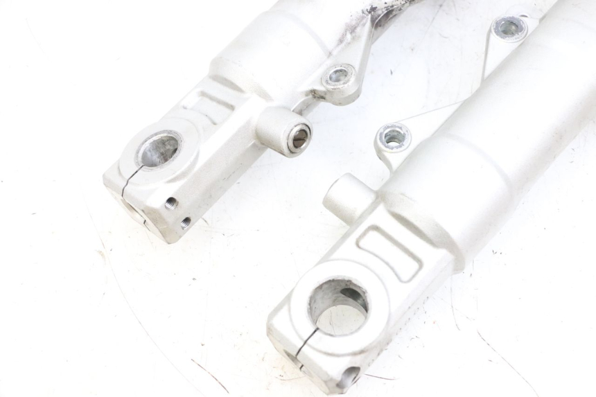 photo de FOURREAU FOURCHE YAMAHA FJR ABS 1300 (2006 - 2012) - Détails caractéristiques