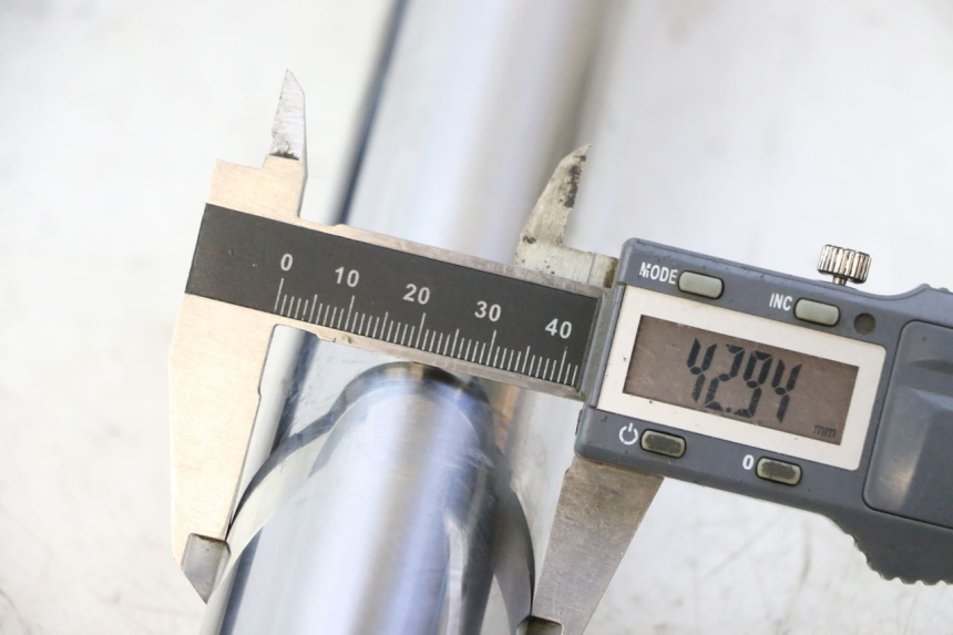 photo de FOURREAU FOURCHE YAMAHA FZ6 FAZER S2 600 (2007 - 2011) - Détail de la pièce