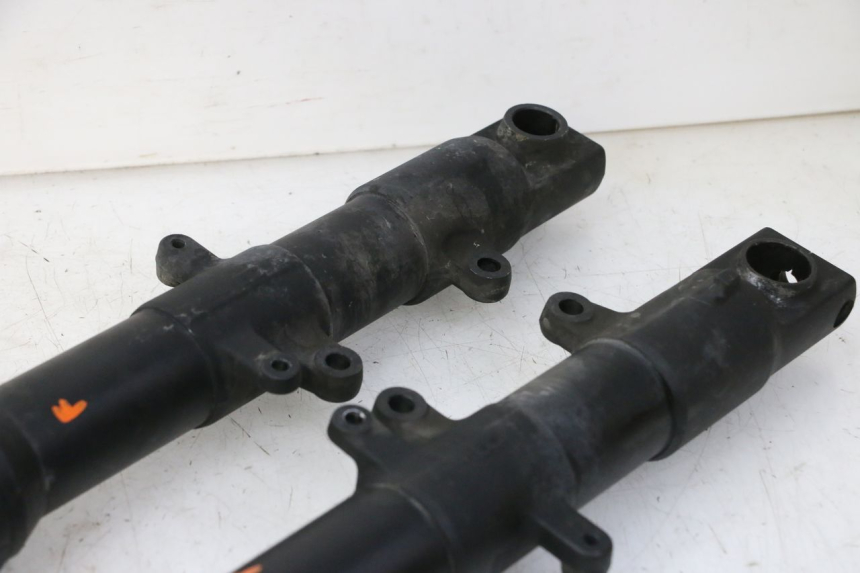 photo de FOURREAU FOURCHE YAMAHA FZ6 FAZER S2 600 (2007 - 2011) - Gros plan technique