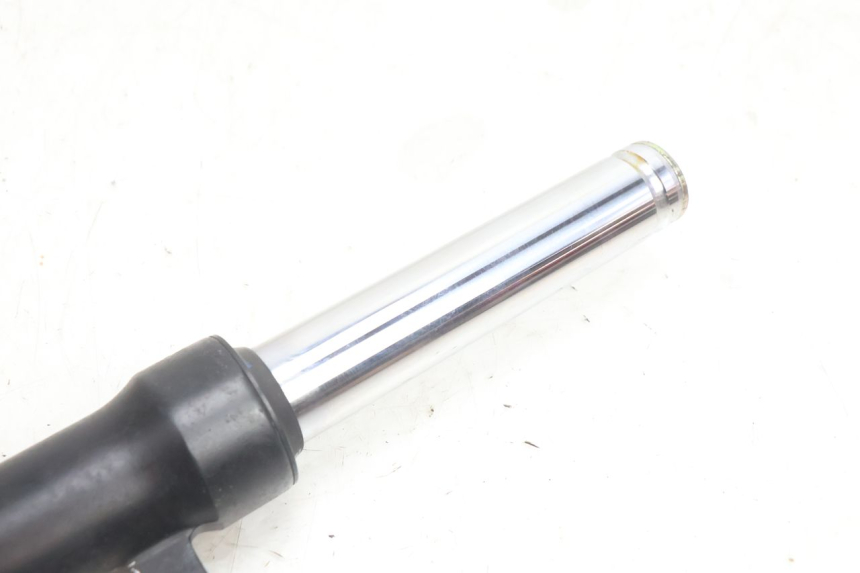 photo de FOURREAU FOURCHE GAUCHE KYMCO AGILITY CITY 16P 125 (2015 - 2024) - Autre angle de vue