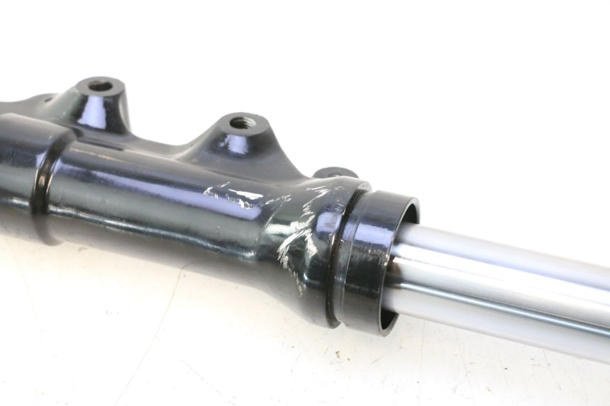 photo de FOURREAU FOURCHE GAUCHE YAMAHA BW'S BWS 125 (2010 - 2013) - Vue d’ensemble