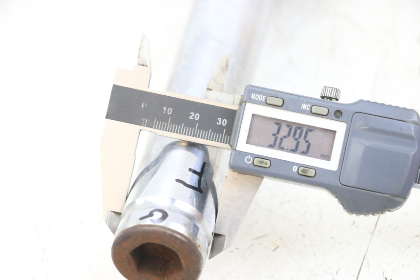 photo de FOURREAU FOURCHE GAUCHE KYMCO DINK 4T 50 (2007 - 2018) - Zoom état d’usage