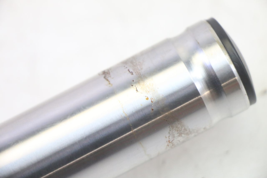 photo de FOURREAU FOURCHE GAUCHE SYM FIDDLE 3 III 125 (2014 - 2020) - Marquages et références