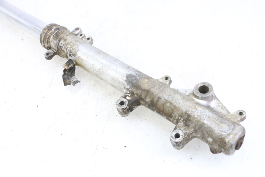 photo de FOURREAU FOURCHE GAUCHE HONDA MTX TC02 125 (1987 - 1989) - Gros plan technique