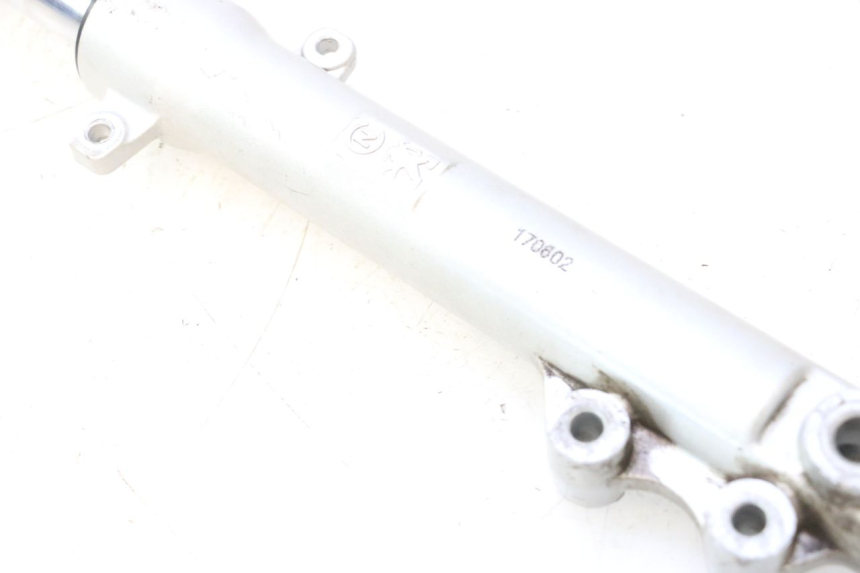 photo de FOURREAU FOURCHE GAUCHE PEUGEOT KISBEE 4T 50 (2010 - 2017) - Zoom état d’usage