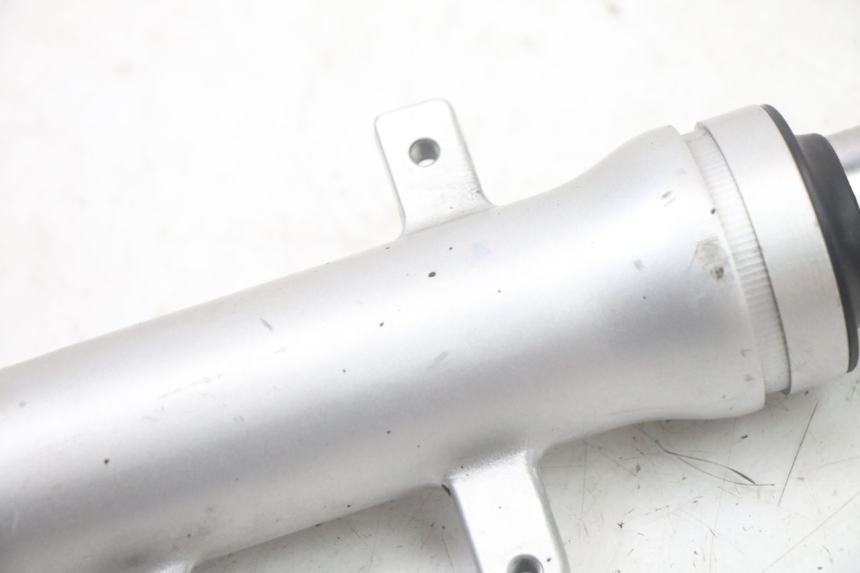 photo de FOURREAU FOURCHE GAUCHE KYMCO GRAND DINK 125 (2008 - 2014) - Autre angle de vue