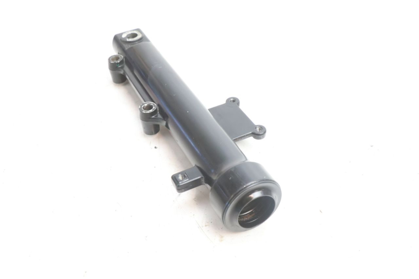 photo de FOURREAU FOURCHE GAUCHE SYM ORBIT III 3 4T 50 (2021 - 2025) - Gros plan technique