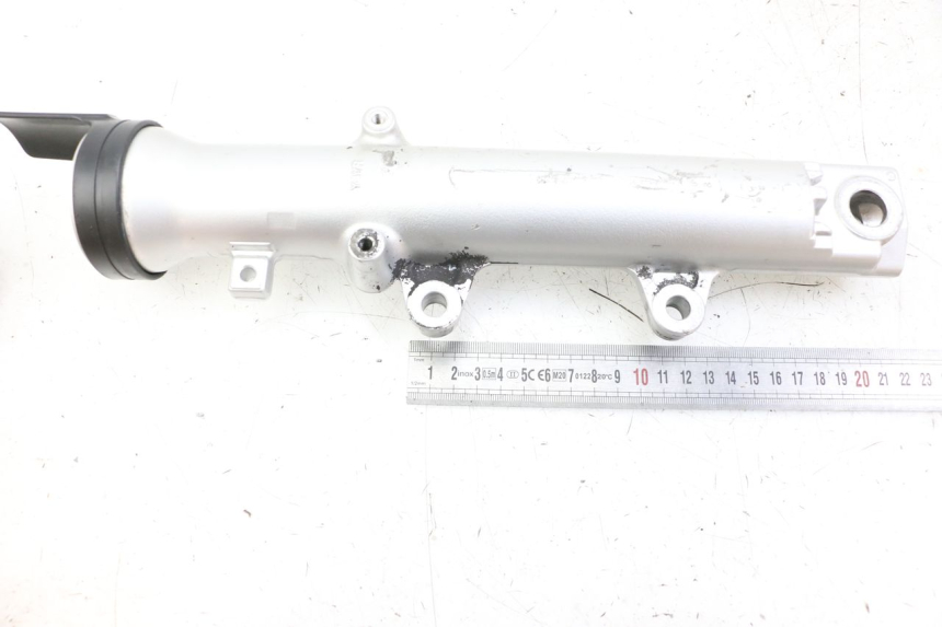 photo de FOURREAU FOURCHE GAUCHE YAMAHA FZS FAZER 600 (2001 - 2003) - Zoom état d’usage