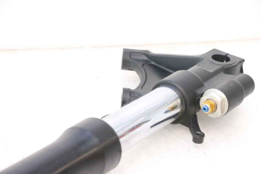 photo de FOURREAU FOURCHE GAUCHE YAMAHA YZF R6 600 (2008 - 2009) - Autre angle de vue