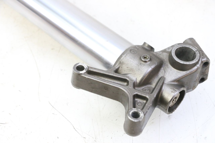 photo de FOURREAU FOURCHE GAUCHE YAMAHA YZF YZ-F 450 (2014 - 2016) - Zoom composants