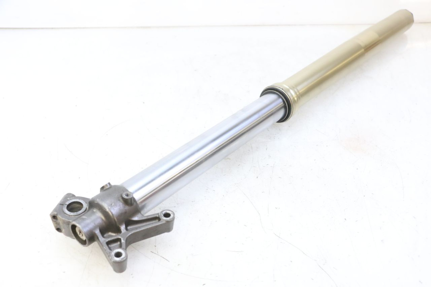 photo de FOURREAU FOURCHE GAUCHE YAMAHA YZF YZ-F 450 (2014 - 2016) - Points de fixation
