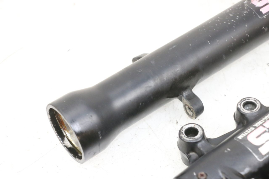 photo de FOURREAU FOURCHE KAWASAKI GPX R WARBIRD 600 (1988 - 1993) - Vue rapprochée