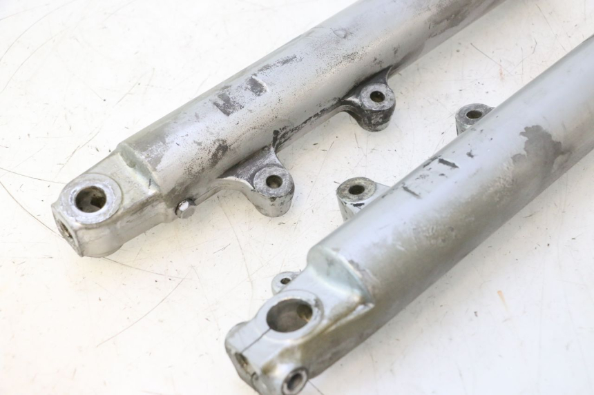 photo de FOURREAU FOURCHE SUZUKI GSX F GSXF 750 (1988 - 1998) - Points de fixation